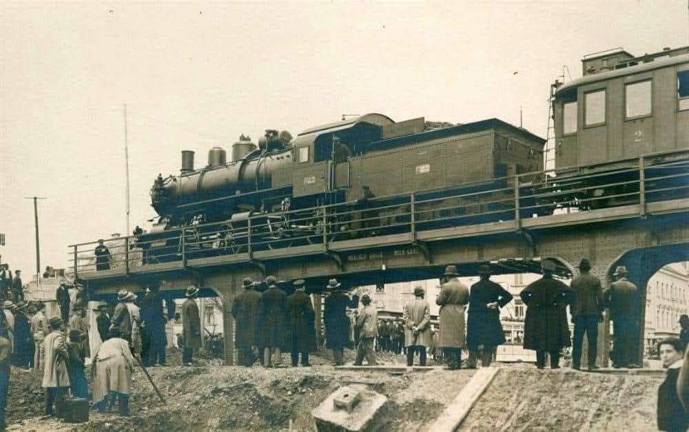 Savska cesta, nadvožnjak Jukićeva-Crnatkova, probna vožnja 1932. godine